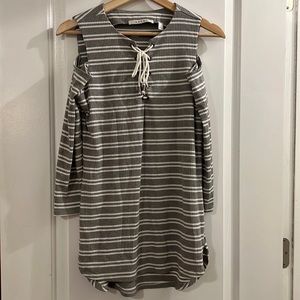 NWOT Cyrus cold shoulder 3/4 length sleeve tee size S